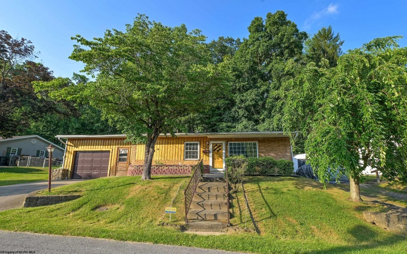 1259 Bellaire Street, Fairmont, West Virginia 26554, 3 Bedrooms Bedrooms, 6 Rooms Rooms,1 BathroomBathrooms,Single Family Detached,For Sale,Bellaire,10160219