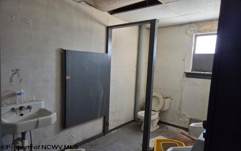 18 KANAWHA Street, Buckhannon, West Virginia 26201, ,Commercial/industrial,For Sale,KANAWHA,10160212