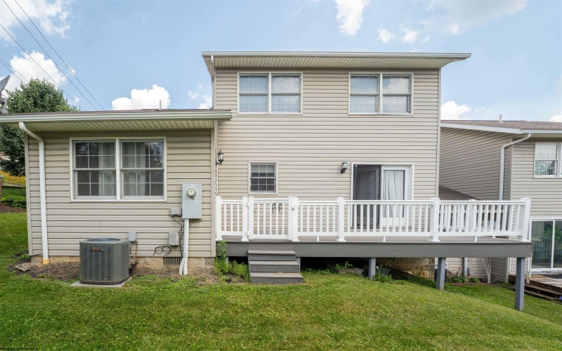 102 Meadowridge Drive, Morgantown, West Virginia 26505, 4 Bedrooms Bedrooms, 8 Rooms Rooms,3 BathroomsBathrooms,Residential Rentals,For Rent,Meadowridge,10160209