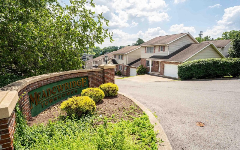 102 Meadowridge Drive, Morgantown, West Virginia 26505, 4 Bedrooms Bedrooms, 8 Rooms Rooms,3 BathroomsBathrooms,Residential Rentals,For Rent,Meadowridge,10160209