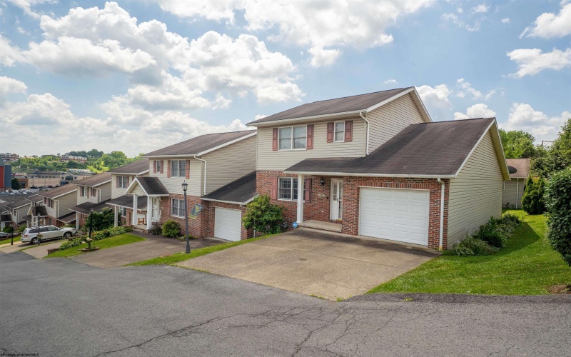 102 Meadowridge Drive, Morgantown, West Virginia 26505, 4 Bedrooms Bedrooms, 8 Rooms Rooms,3 BathroomsBathrooms,Residential Rentals,For Rent,Meadowridge,10160209