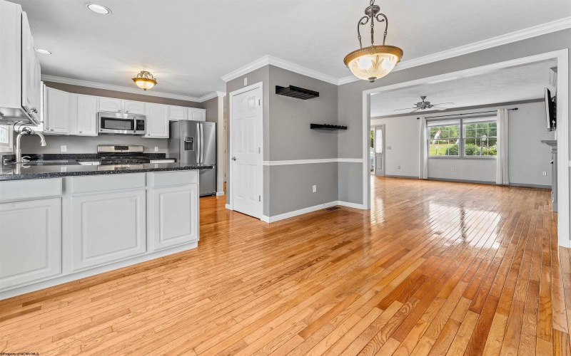 102 Meadowridge Drive, Morgantown, West Virginia 26505, 4 Bedrooms Bedrooms, 8 Rooms Rooms,3 BathroomsBathrooms,Residential Rentals,For Rent,Meadowridge,10160209