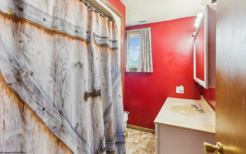 642 Blackwater Avenue, Davis, West Virginia 26260, 3 Bedrooms Bedrooms, 5 Rooms Rooms,2 BathroomsBathrooms,Single Family Detached,For Sale,Blackwater,10160215