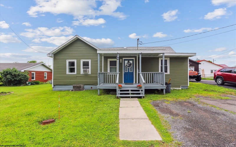 642 Blackwater Avenue, Davis, West Virginia 26260, 3 Bedrooms Bedrooms, 5 Rooms Rooms,2 BathroomsBathrooms,Single Family Detached,For Sale,Blackwater,10160215
