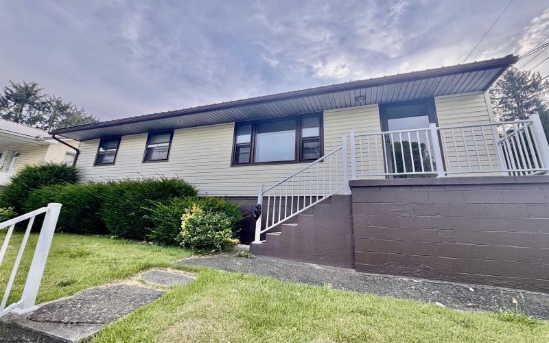 1414 HOOD Street, Fairmont, West Virginia 26554, 3 Bedrooms Bedrooms, 5 Rooms Rooms,1 BathroomBathrooms,Single Family Detached,For Sale,HOOD,10160207