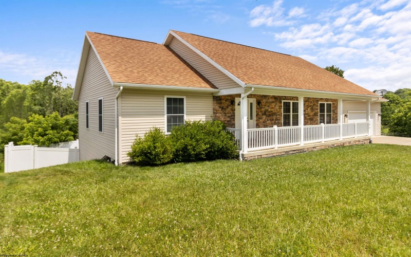 206 Angel Falls Way, Morgantown, West Virginia 26508, 4 Bedrooms Bedrooms, 10 Rooms Rooms,3 BathroomsBathrooms,Single Family Detached,For Sale,Angel Falls,10160214