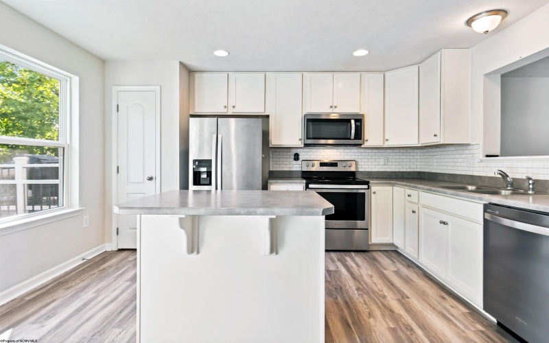 305 Kingsbury Court, White Hall, West Virginia 26554, 3 Bedrooms Bedrooms, 9 Rooms Rooms,3 BathroomsBathrooms,Single Family Attached,For Sale,Kingsbury,10160228
