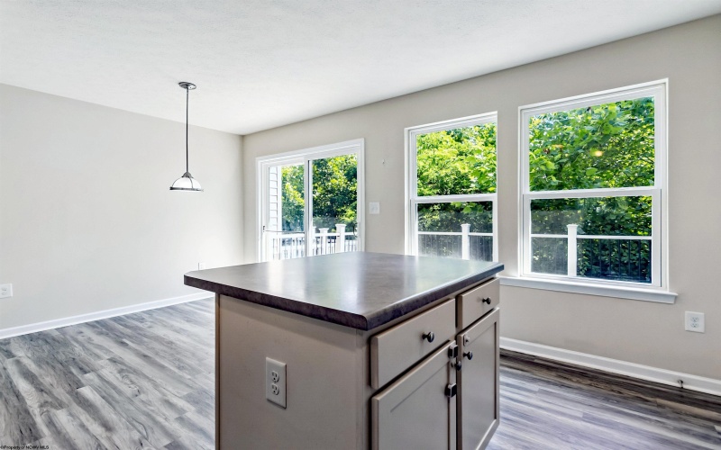 305 Kingsbury Court, White Hall, West Virginia 26554, 3 Bedrooms Bedrooms, 9 Rooms Rooms,3 BathroomsBathrooms,Single Family Attached,For Sale,Kingsbury,10160228