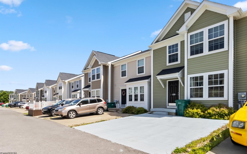 305 Kingsbury Court, White Hall, West Virginia 26554, 3 Bedrooms Bedrooms, 9 Rooms Rooms,3 BathroomsBathrooms,Single Family Attached,For Sale,Kingsbury,10160228