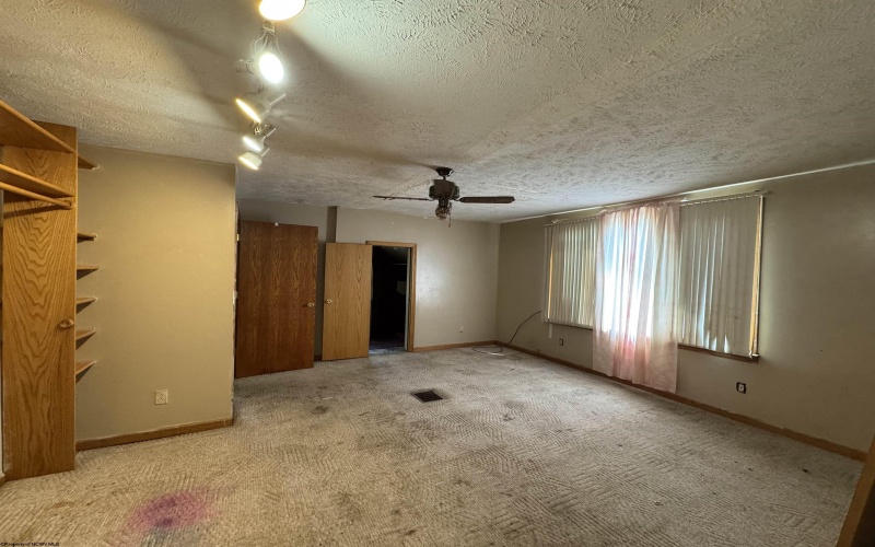 113 Buckhannon Avenue, Clarksburg, West Virginia 26301-3130, 2 Bedrooms Bedrooms, 4 Rooms Rooms,2 BathroomsBathrooms,Single Family Detached,For Sale,Buckhannon,10160222