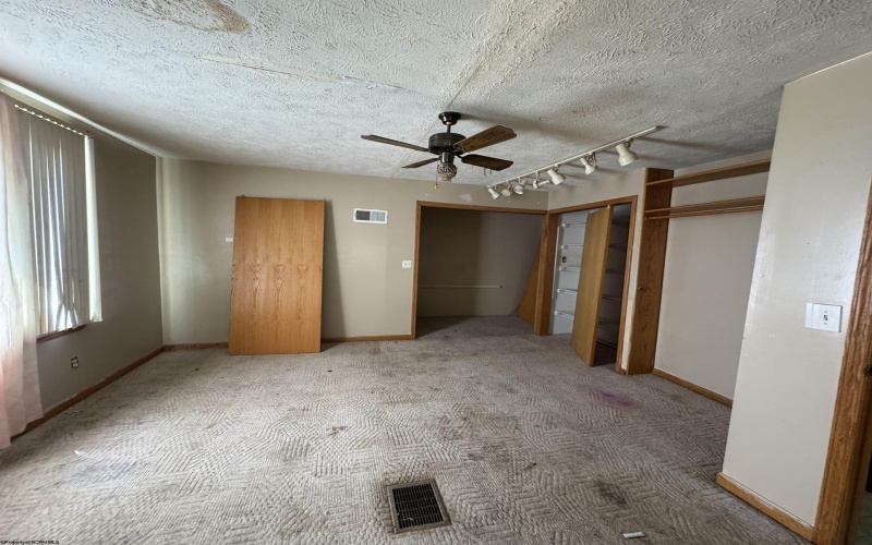113 Buckhannon Avenue, Clarksburg, West Virginia 26301-3130, 2 Bedrooms Bedrooms, 4 Rooms Rooms,2 BathroomsBathrooms,Single Family Detached,For Sale,Buckhannon,10160222