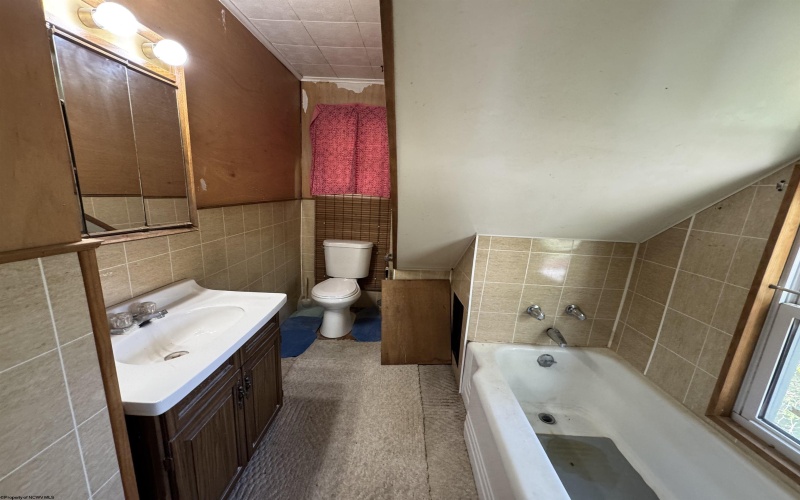 113 Buckhannon Avenue, Clarksburg, West Virginia 26301-3130, 2 Bedrooms Bedrooms, 4 Rooms Rooms,2 BathroomsBathrooms,Single Family Detached,For Sale,Buckhannon,10160222