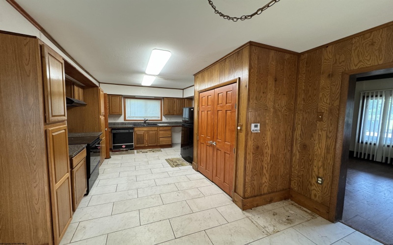 113 Buckhannon Avenue, Clarksburg, West Virginia 26301-3130, 2 Bedrooms Bedrooms, 4 Rooms Rooms,2 BathroomsBathrooms,Single Family Detached,For Sale,Buckhannon,10160222