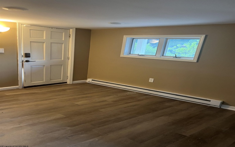 1998 Lake Floyd Circle, Bristol, West Virginia 26426, 2 Bedrooms Bedrooms, 6 Rooms Rooms,2 BathroomsBathrooms,Single Family Detached,For Sale,Lake Floyd,10160224