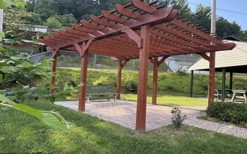 1998 Lake Floyd Circle, Bristol, West Virginia 26426, 2 Bedrooms Bedrooms, 6 Rooms Rooms,2 BathroomsBathrooms,Single Family Detached,For Sale,Lake Floyd,10160224