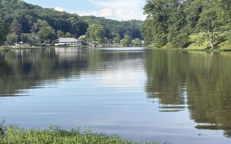 1998 Lake Floyd Circle, Bristol, West Virginia 26426, 2 Bedrooms Bedrooms, 6 Rooms Rooms,2 BathroomsBathrooms,Single Family Detached,For Sale,Lake Floyd,10160224