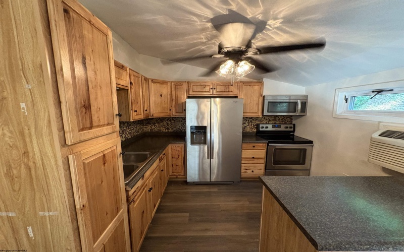 1998 Lake Floyd Circle, Bristol, West Virginia 26426, 2 Bedrooms Bedrooms, 6 Rooms Rooms,2 BathroomsBathrooms,Single Family Detached,For Sale,Lake Floyd,10160224