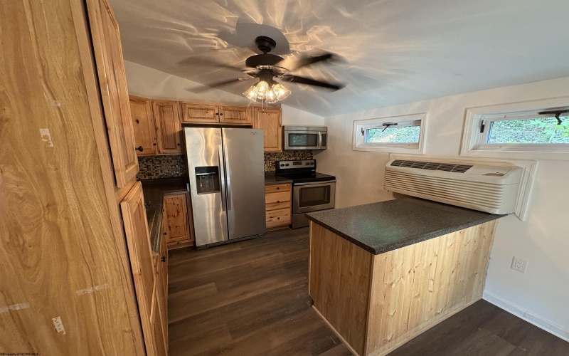 1998 Lake Floyd Circle, Bristol, West Virginia 26426, 2 Bedrooms Bedrooms, 6 Rooms Rooms,2 BathroomsBathrooms,Single Family Detached,For Sale,Lake Floyd,10160224