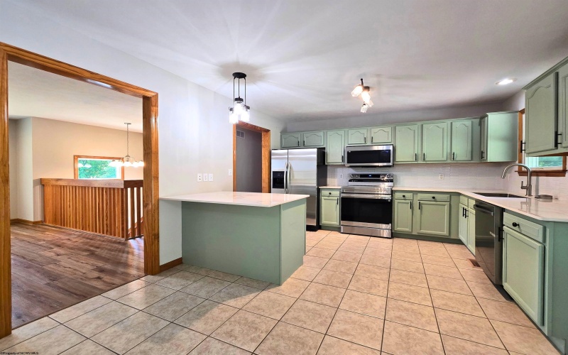 118 June Lane, Morgantown, West Virginia 26508, 3 Bedrooms Bedrooms, 6 Rooms Rooms,2 BathroomsBathrooms,Single Family Detached,For Sale,June,10160221