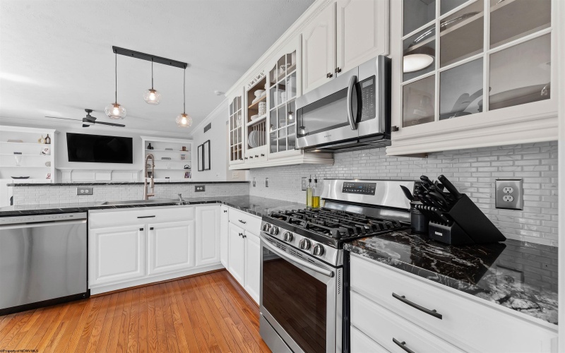 901 Suncrest Place, Morgantown, West Virginia 26505, 5 Bedrooms Bedrooms, 11 Rooms Rooms,3 BathroomsBathrooms,Single Family Detached,For Sale,Suncrest,10160231