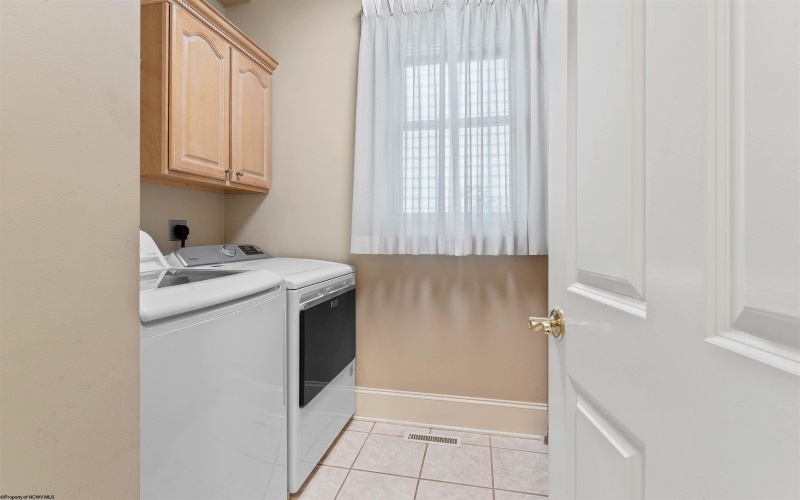 901 Suncrest Place, Morgantown, West Virginia 26505, 5 Bedrooms Bedrooms, 11 Rooms Rooms,3 BathroomsBathrooms,Single Family Detached,For Sale,Suncrest,10160231