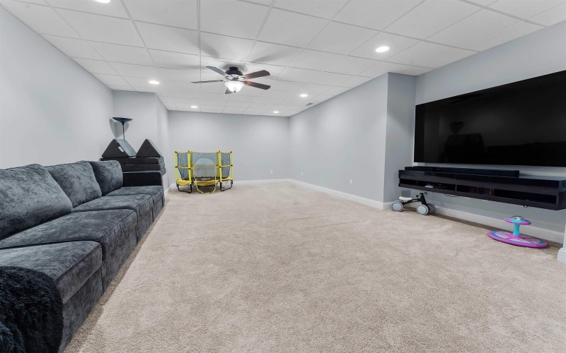901 Suncrest Place, Morgantown, West Virginia 26505, 5 Bedrooms Bedrooms, 11 Rooms Rooms,3 BathroomsBathrooms,Single Family Detached,For Sale,Suncrest,10160231