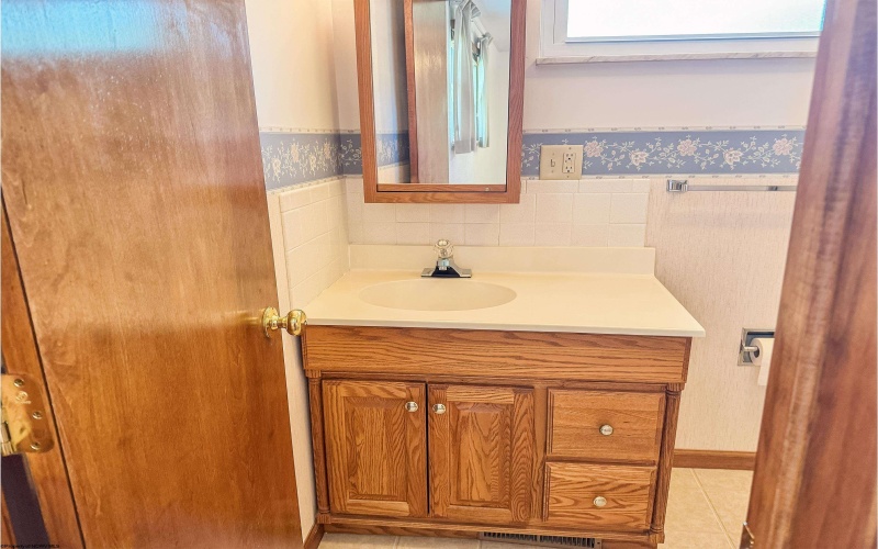 1812 Martha Avenue, Fairmont, West Virginia 26554, 3 Bedrooms Bedrooms, 6 Rooms Rooms,3 BathroomsBathrooms,Single Family Detached,For Sale,Martha,10160235