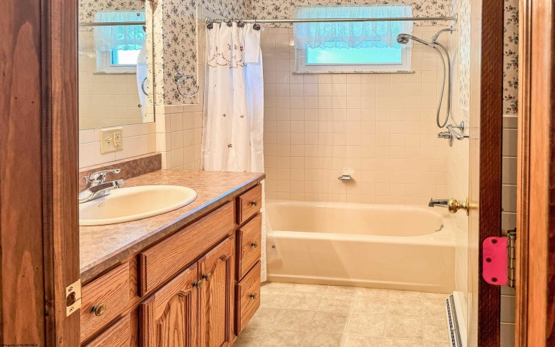 1812 Martha Avenue, Fairmont, West Virginia 26554, 3 Bedrooms Bedrooms, 6 Rooms Rooms,3 BathroomsBathrooms,Single Family Detached,For Sale,Martha,10160235