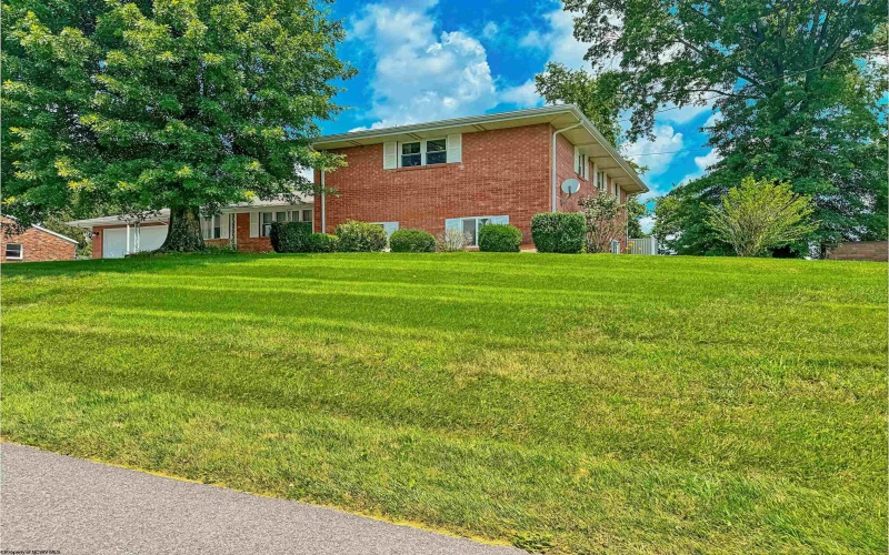 1812 Martha Avenue, Fairmont, West Virginia 26554, 3 Bedrooms Bedrooms, 6 Rooms Rooms,3 BathroomsBathrooms,Single Family Detached,For Sale,Martha,10160235