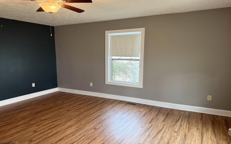 347 Bradley Court, Fairmont, West Virginia 26554, 2 Bedrooms Bedrooms, 5 Rooms Rooms,1 BathroomBathrooms,Single Family Detached,For Sale,Bradley,10160238