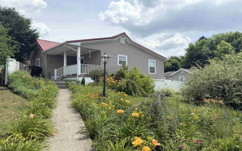 347 Bradley Court, Fairmont, West Virginia 26554, 2 Bedrooms Bedrooms, 5 Rooms Rooms,1 BathroomBathrooms,Single Family Detached,For Sale,Bradley,10160238