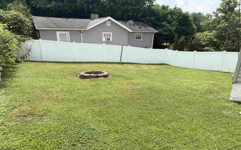 347 Bradley Court, Fairmont, West Virginia 26554, 2 Bedrooms Bedrooms, 5 Rooms Rooms,1 BathroomBathrooms,Single Family Detached,For Sale,Bradley,10160238