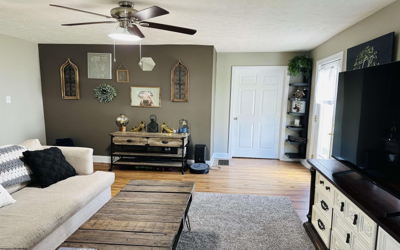 347 Bradley Court, Fairmont, West Virginia 26554, 2 Bedrooms Bedrooms, 5 Rooms Rooms,1 BathroomBathrooms,Single Family Detached,For Sale,Bradley,10160238