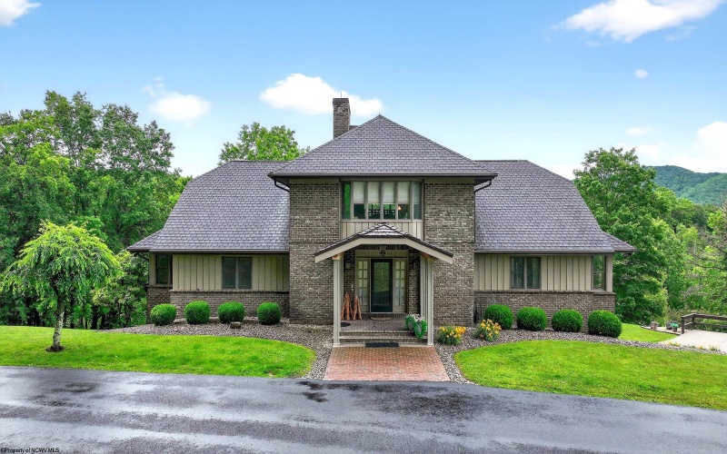 201 Westridge Drive, Elkins, West Virginia 26241, 4 Bedrooms Bedrooms, 11 Rooms Rooms,4 BathroomsBathrooms,Single Family Detached,For Sale,Westridge,10160237