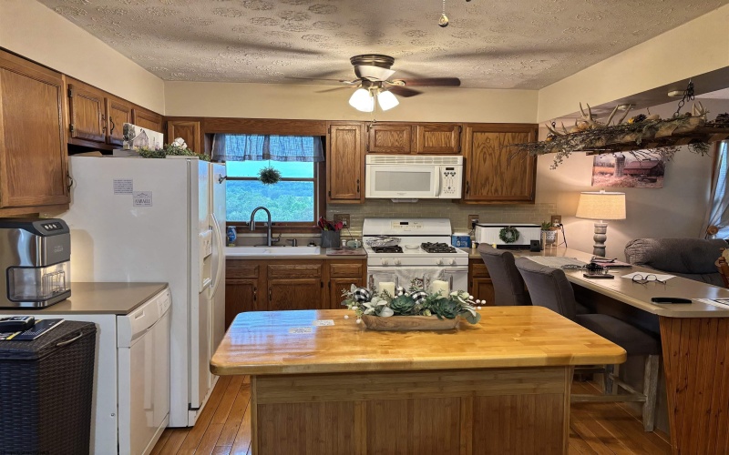 381 Midway Road, Belington, West Virginia 26250, 4 Bedrooms Bedrooms, 12 Rooms Rooms,3 BathroomsBathrooms,Single Family Detached,For Sale,Midway,10160229