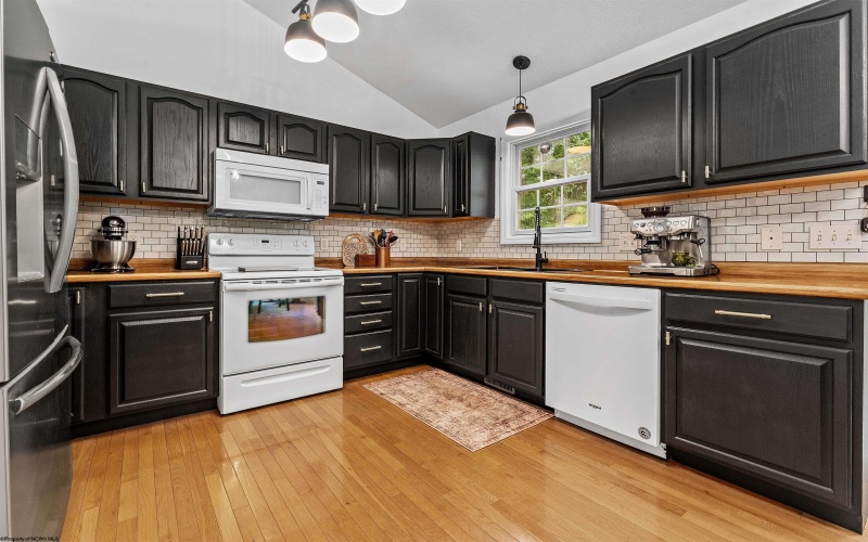 357 March Lane, Morgantown, West Virginia 26508, 3 Bedrooms Bedrooms, 7 Rooms Rooms,2 BathroomsBathrooms,Single Family Detached,For Sale,March,10160225