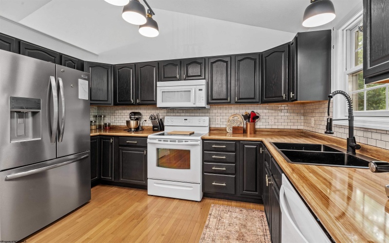 357 March Lane, Morgantown, West Virginia 26508, 3 Bedrooms Bedrooms, 7 Rooms Rooms,2 BathroomsBathrooms,Single Family Detached,For Sale,March,10160225