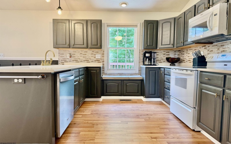 1106 Andrew Drive, Morgantown, West Virginia 26508, 3 Bedrooms Bedrooms, 6 Rooms Rooms,3 BathroomsBathrooms,Single Family Detached,For Sale,Andrew,10160248