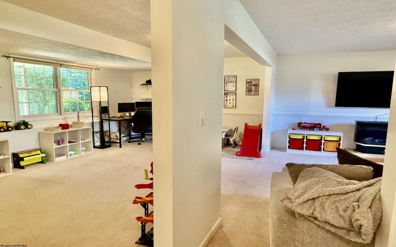 1106 Andrew Drive, Morgantown, West Virginia 26508, 3 Bedrooms Bedrooms, 6 Rooms Rooms,3 BathroomsBathrooms,Single Family Detached,For Sale,Andrew,10160248