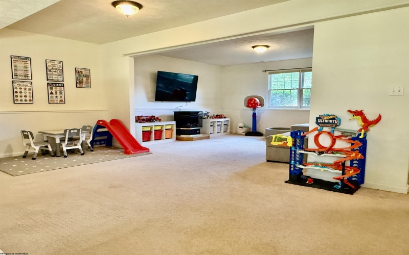 1106 Andrew Drive, Morgantown, West Virginia 26508, 3 Bedrooms Bedrooms, 6 Rooms Rooms,3 BathroomsBathrooms,Single Family Detached,For Sale,Andrew,10160248