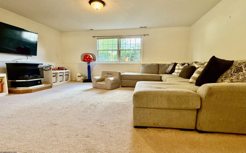 1106 Andrew Drive, Morgantown, West Virginia 26508, 3 Bedrooms Bedrooms, 6 Rooms Rooms,3 BathroomsBathrooms,Single Family Detached,For Sale,Andrew,10160248