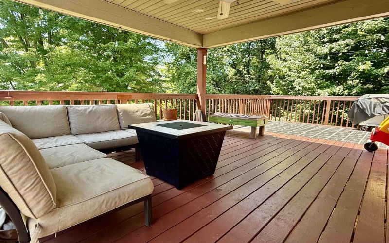 1106 Andrew Drive, Morgantown, West Virginia 26508, 3 Bedrooms Bedrooms, 6 Rooms Rooms,3 BathroomsBathrooms,Single Family Detached,For Sale,Andrew,10160248