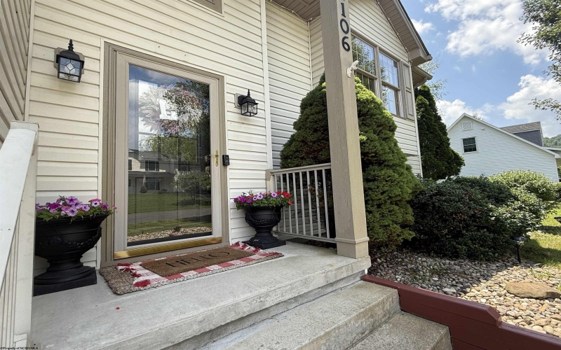 1106 Andrew Drive, Morgantown, West Virginia 26508, 3 Bedrooms Bedrooms, 6 Rooms Rooms,3 BathroomsBathrooms,Single Family Detached,For Sale,Andrew,10160248