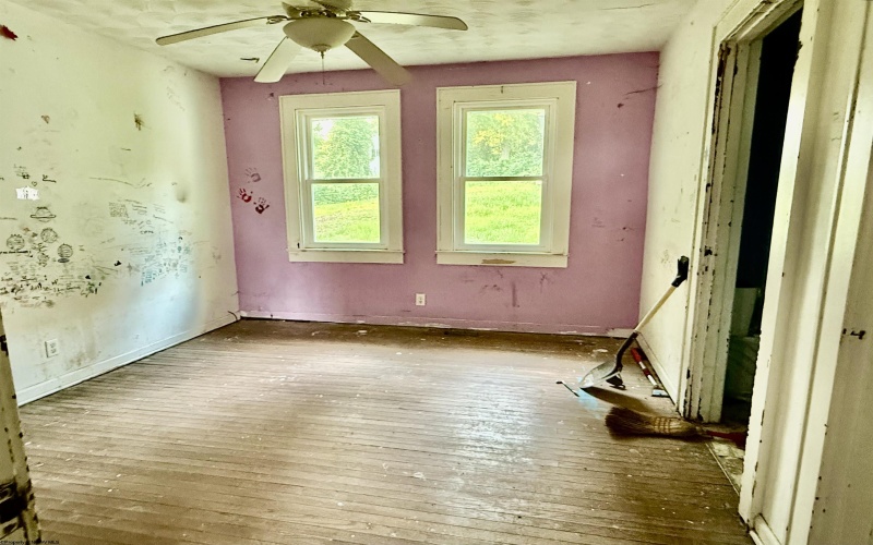 1225 Greenbrier Road, Fairmont, West Virginia 26554, 3 Bedrooms Bedrooms, 7 Rooms Rooms,2 BathroomsBathrooms,Single Family Detached,For Sale,Greenbrier,10160247
