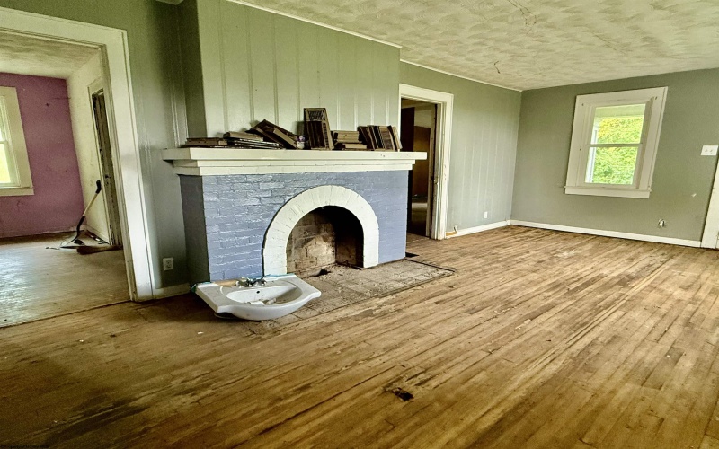 1225 Greenbrier Road, Fairmont, West Virginia 26554, 3 Bedrooms Bedrooms, 7 Rooms Rooms,2 BathroomsBathrooms,Single Family Detached,For Sale,Greenbrier,10160247