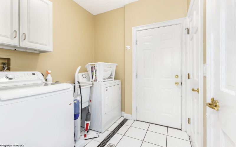 4134 Cove Point Drive, Morgantown, West Virginia 26508, 4 Bedrooms Bedrooms, 10 Rooms Rooms,3 BathroomsBathrooms,Single Family Detached,For Sale,Cove Point,10160021