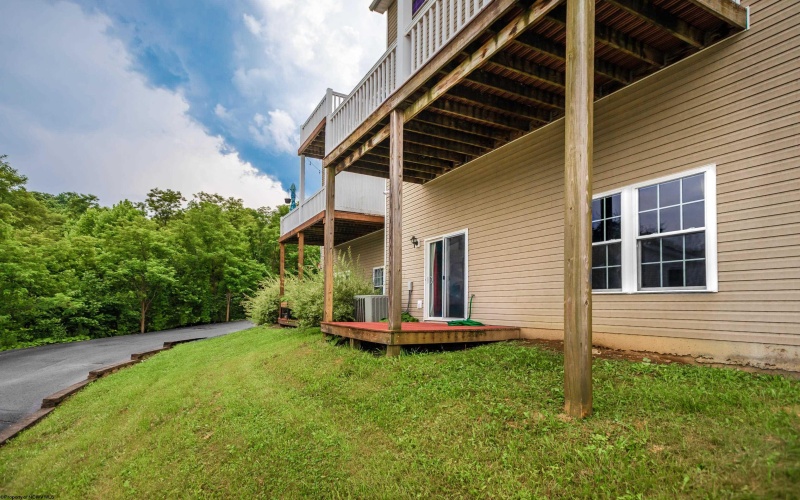 4 Turnstone Drive, Morgantown, West Virginia 26505, 3 Bedrooms Bedrooms, 7 Rooms Rooms,2 BathroomsBathrooms,Single Family Attached,For Sale,Turnstone,10160261