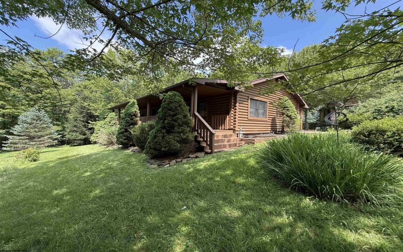 203 Bluebird Drive, Terra Alta, West Virginia 26764, 3 Bedrooms Bedrooms, 8 Rooms Rooms,2 BathroomsBathrooms,Single Family Detached,For Sale,Bluebird,10160263