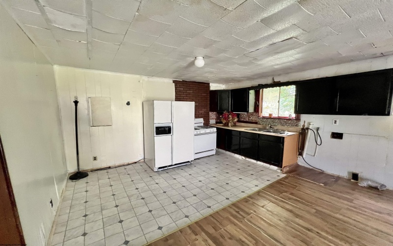 5 Lytle Lane, Frametown, West Virginia 26623, ,Multi-unit/income,For Sale,Lytle,10160278