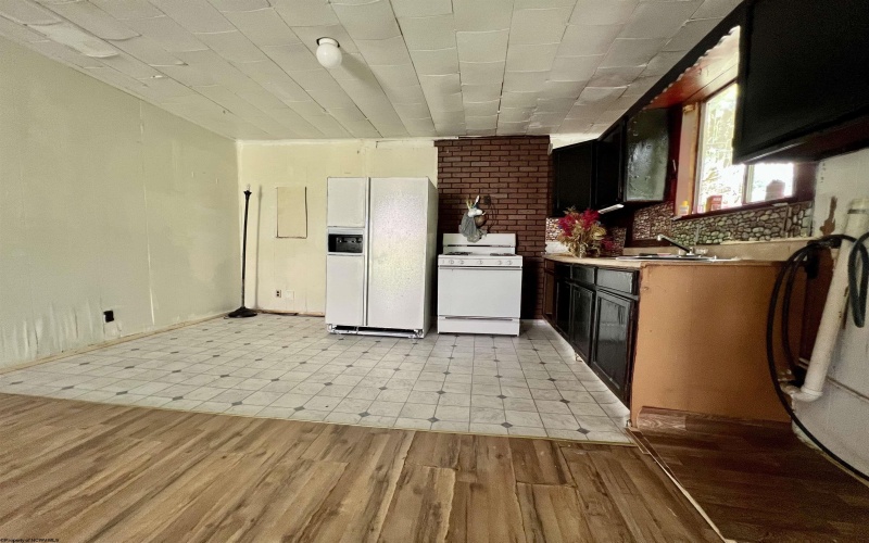 5 Lytle Lane, Frametown, West Virginia 26623, ,Multi-unit/income,For Sale,Lytle,10160278